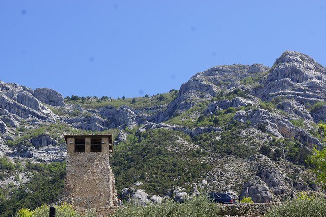 Kruja castle, the old Bazaar & Sarisalltik- Departure from Tirana - Guides and group rhythm: what makes the day feel smooth
