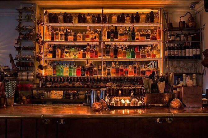 Pub Crawl Tirana - Walking, music, and crowds: what the 3 to 5 hours feels like