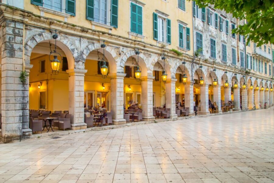 Saranda: Corfu Town and Palaiokastritsa Day Trip with Cruise - How to shop and snack in Corfu Town without losing the plot