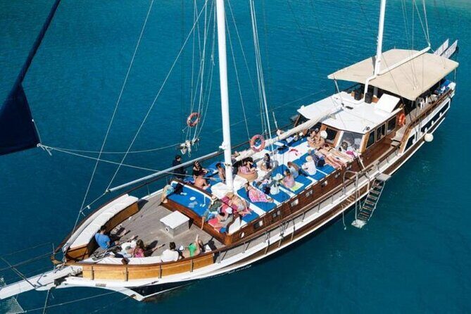 Saranda Prince Ennio-Daily Yacht Tour - Kakoma Beach break: 20–30 minutes in a cliff-backed bay