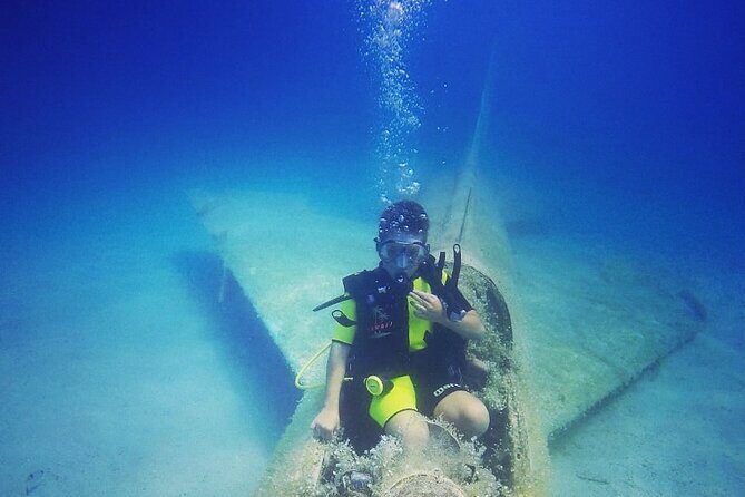 Scuba Diving in MIG-21 wreck - At the Wreck: What You’ll See at 9 Meters
