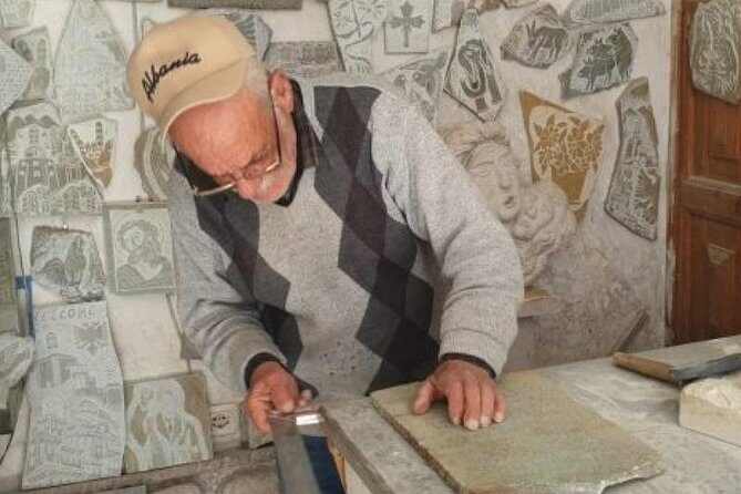 Walking Tour Baazar – The Argjiro Castle – Zekate house - Bazaar time: meet artisans and learn how the town worked
